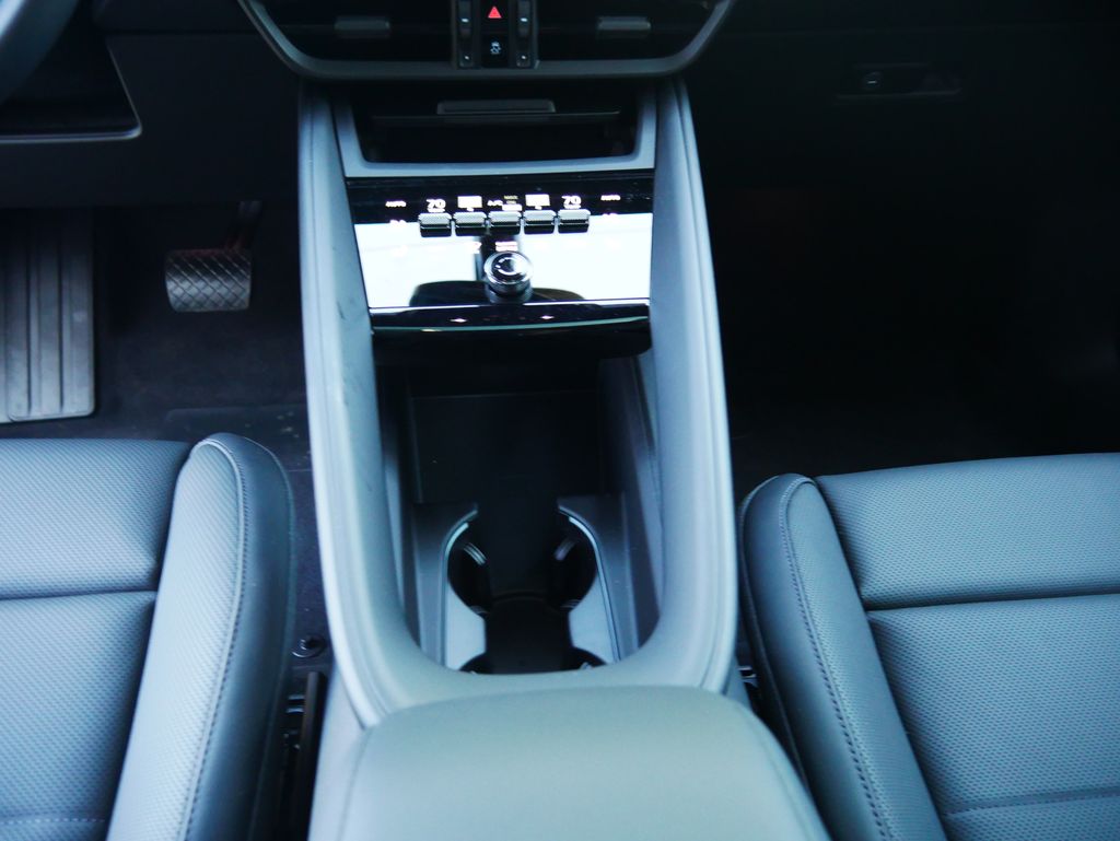 Thumbnail: 2026 Porsche Macan - 26