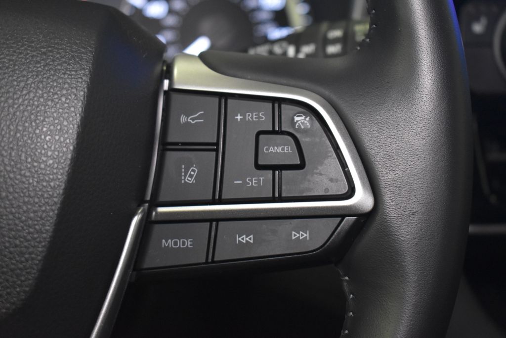 Thumbnail: 2023 Toyota Highlander - 23