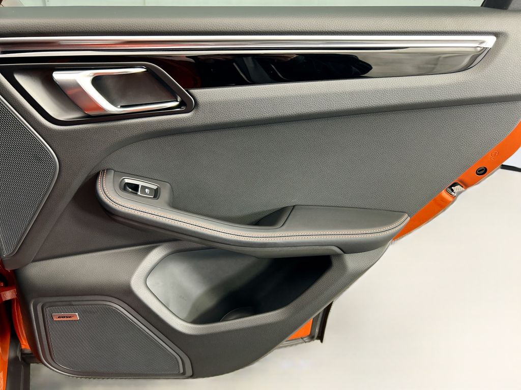 Thumbnail: 2025 Porsche Macan - 28