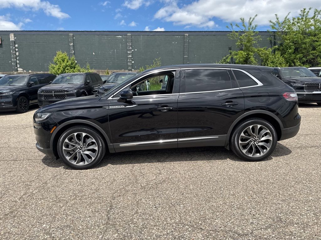 View vehicle photo 2