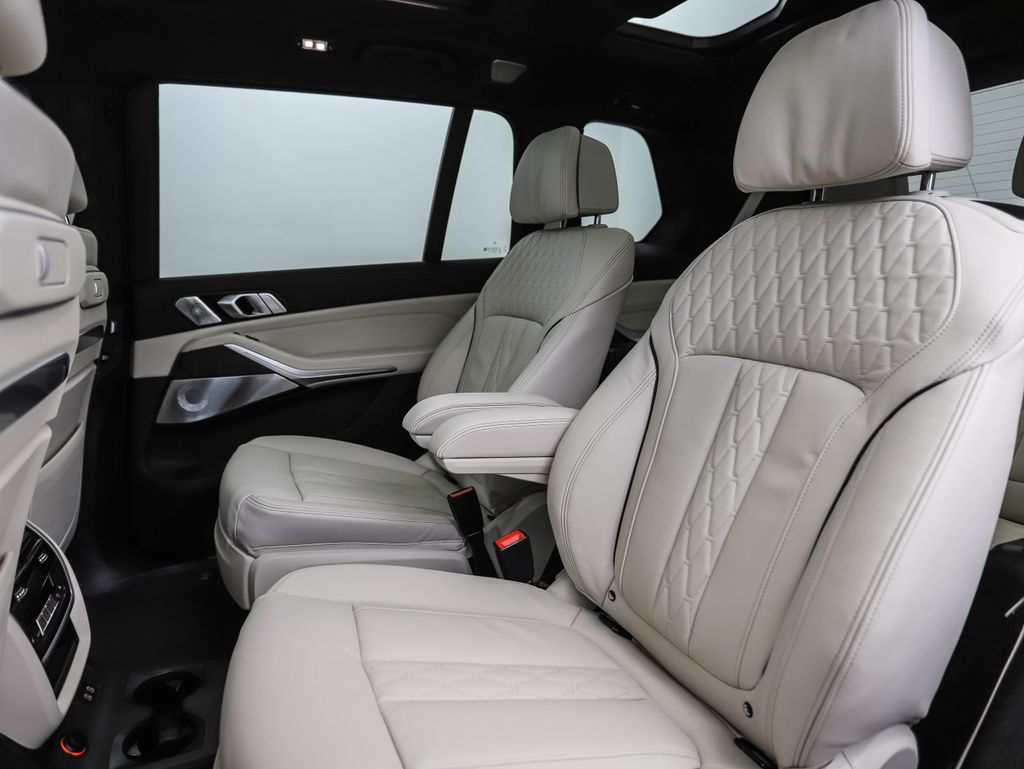 Thumbnail: 2026 BMW X7 - 29
