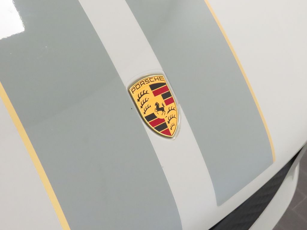 Thumbnail: 2023 Porsche Macan - 13