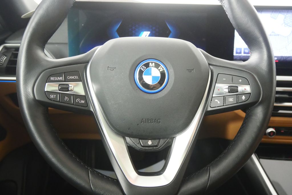 Thumbnail: 2023 BMW i4 - 21