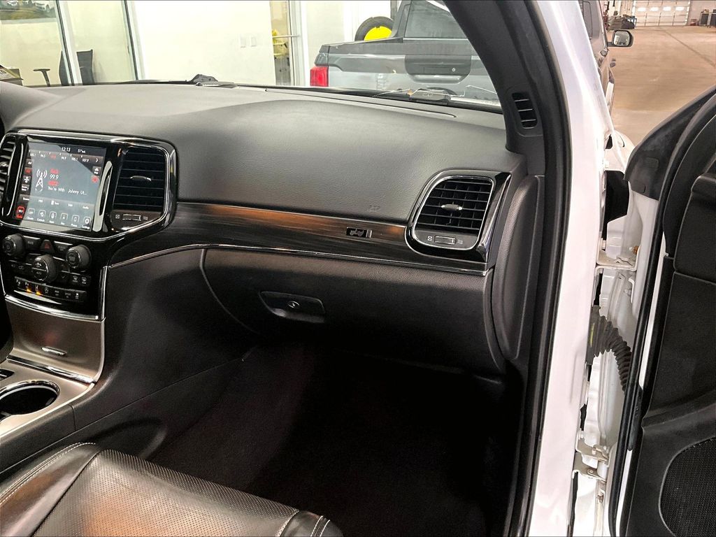2021 Jeep Grand Cherokee — photo 13