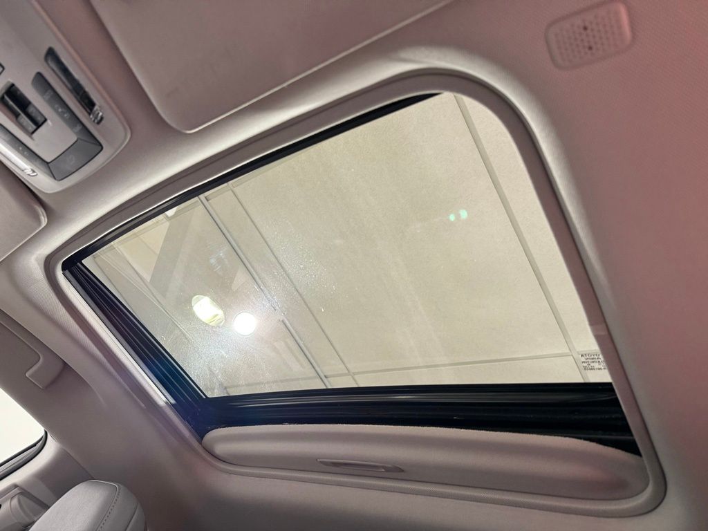 Thumbnail: 2022 Toyota Sienna - 18