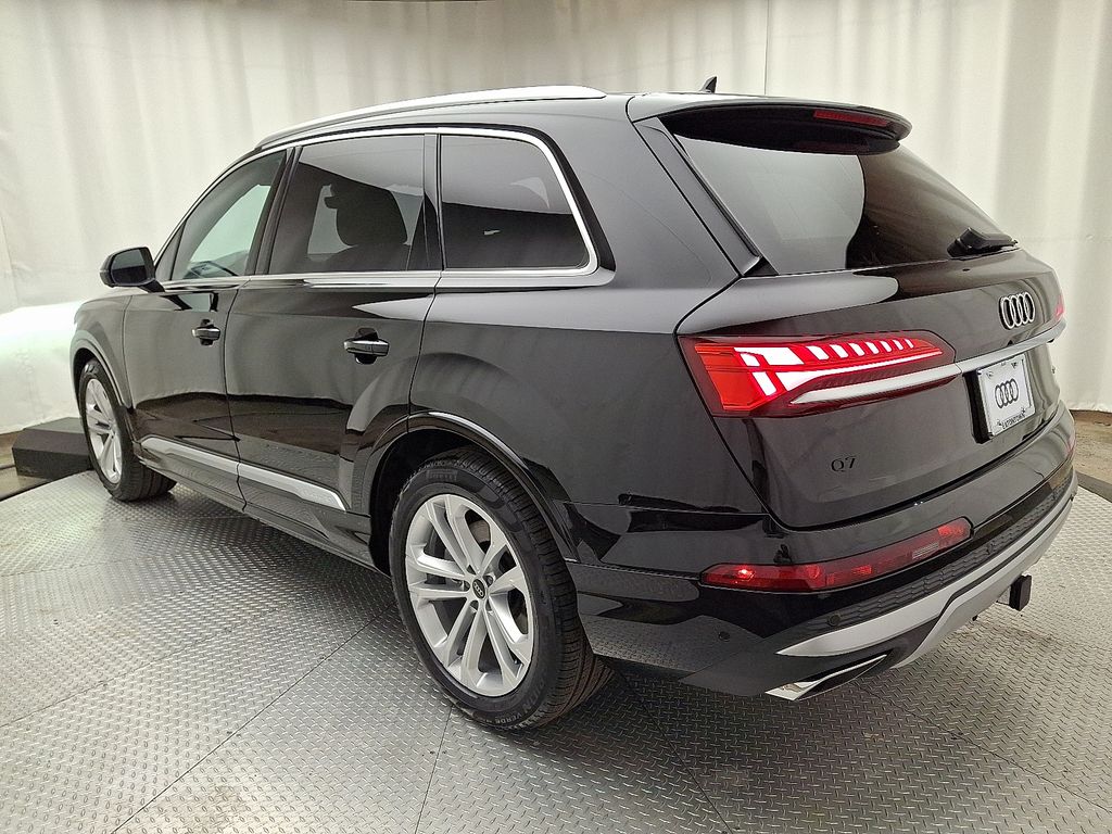 Thumbnail: 2026 Audi Q7 - 4