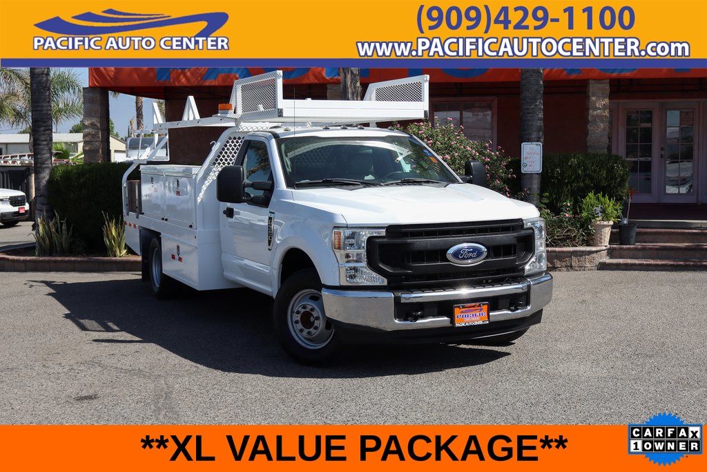 Oxford White 2021 Ford F-350 Super Duty Chassis Pickup Truck 4X2 Automatic