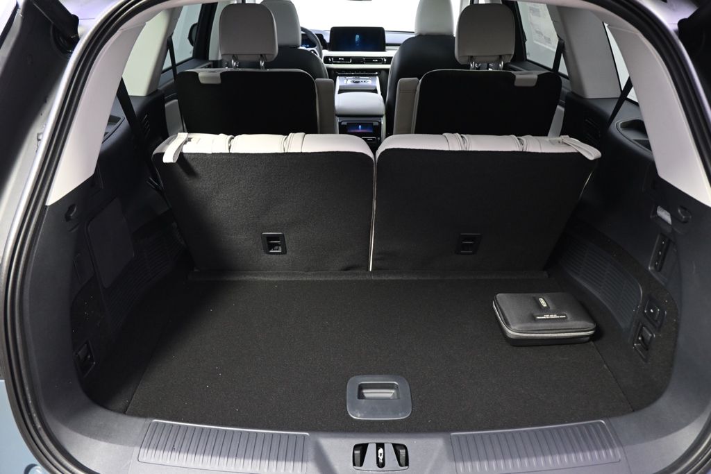 New 2026 Blue Lincoln Premiere image 19