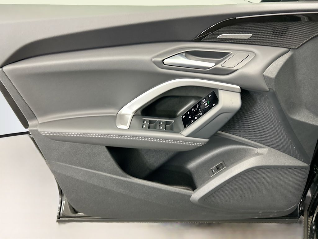 Thumbnail: 2025 Audi Q5 - 23