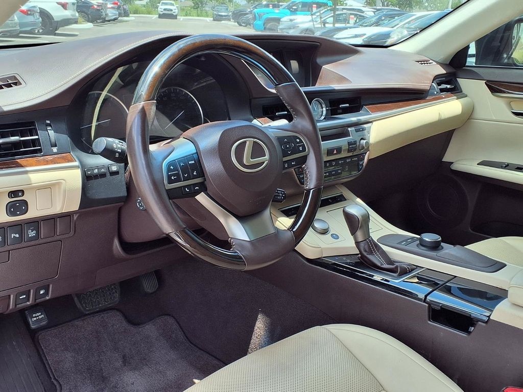 Used 2017 Lexus ES Sedan