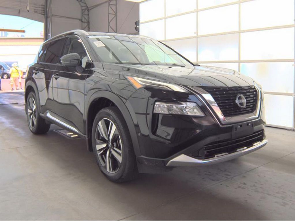 Used 2023 Black Nissan Platinum image 4