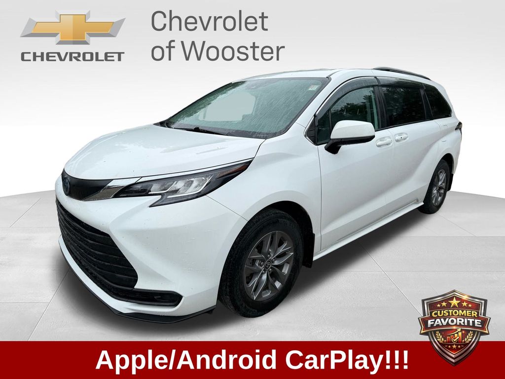 2022 Toyota Sienna LE 8-Passenger Hybrid FWD's photo