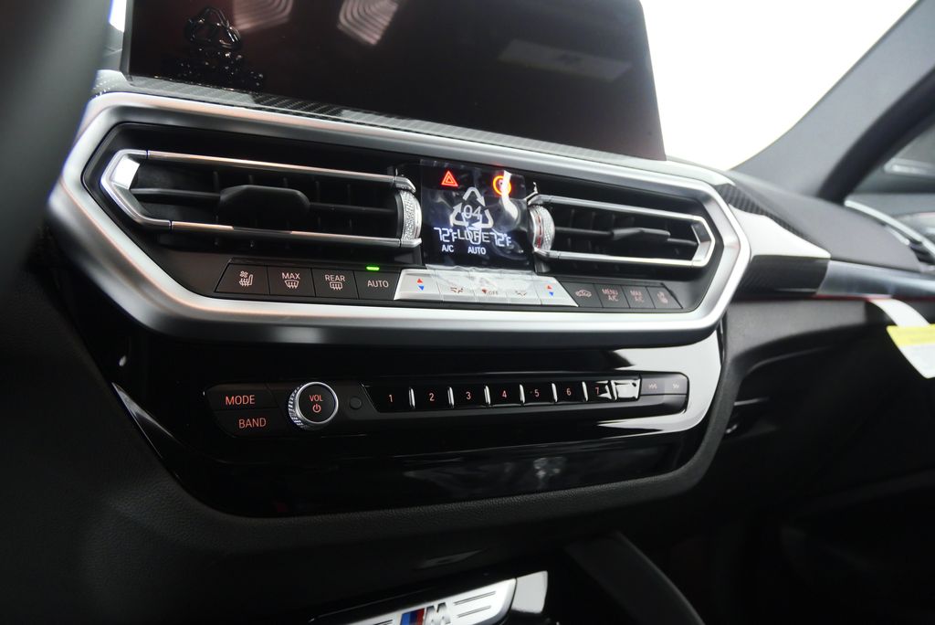 Thumbnail: 2025 BMW X4 - 22