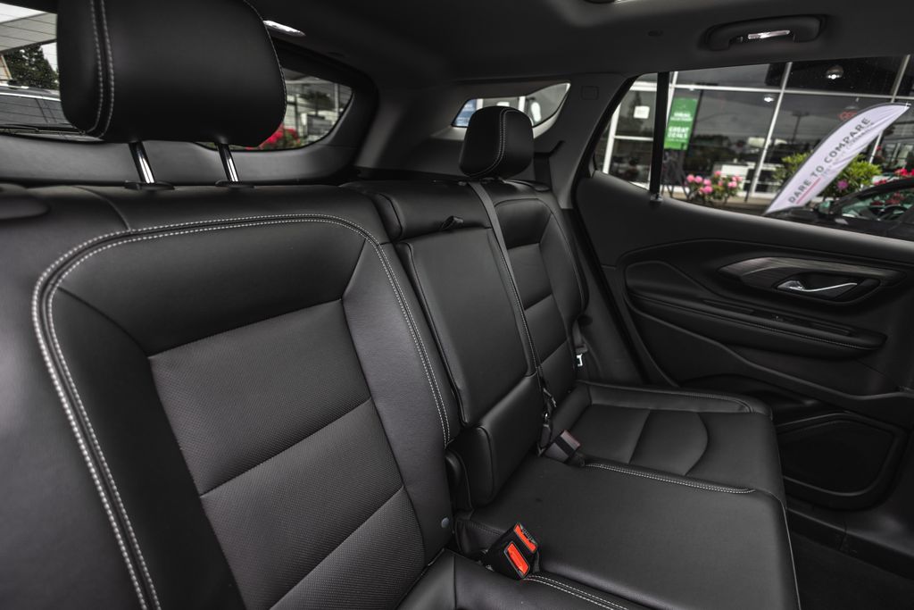 2024 GMC Terrain SLT thumbnail 34