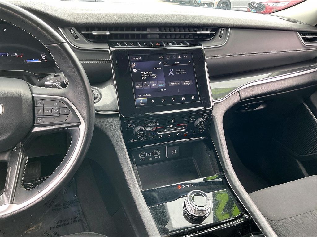 2022 Jeep Grand Cherokee — photo 17