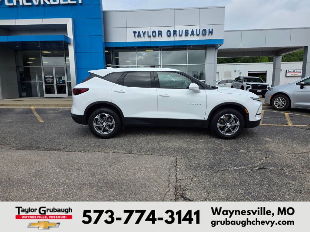 Summit White 2025 Chevrolet Blazer SUV / Crossover All-Wheel Drive 9-Speed Automatic Overdrive