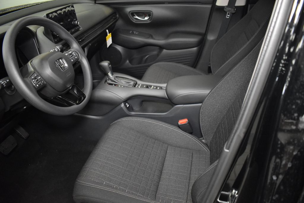 2025 Honda HR-V LX 19