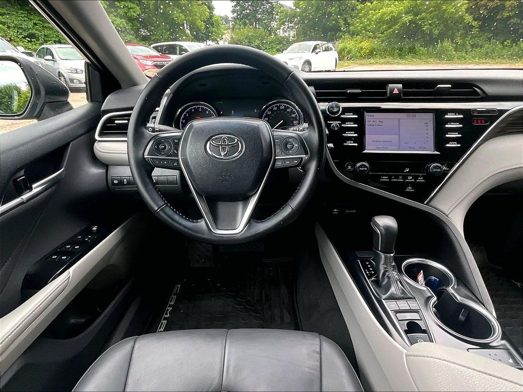 2018 Toyota Camry — photo 17
