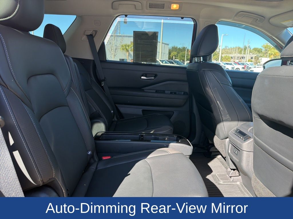 2022 Nissan Pathfinder SL 2WD