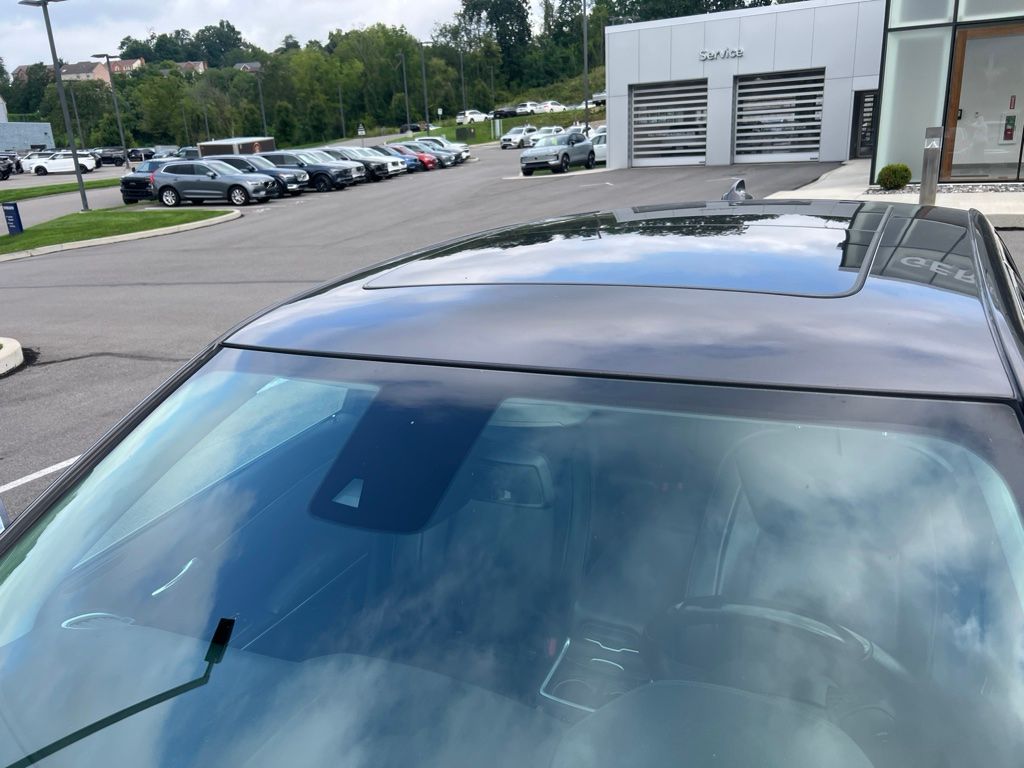Used 2018 Gray Chrysler Limited image 7