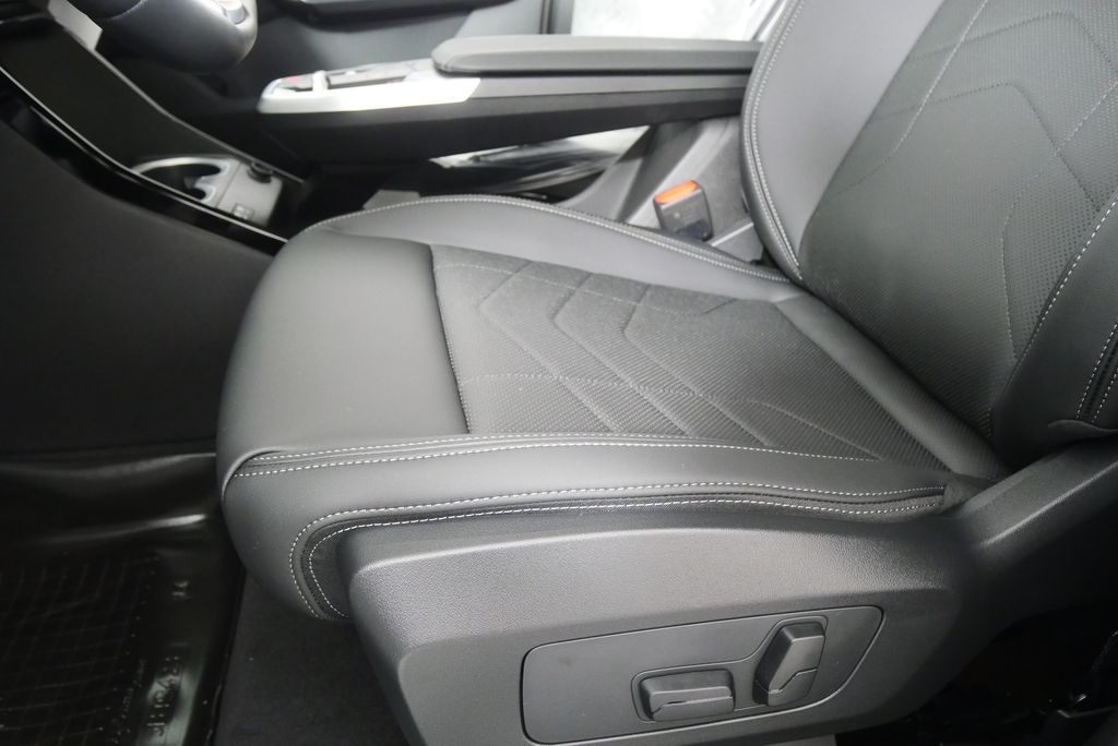 2025 BMW X1 xDrive28i 9