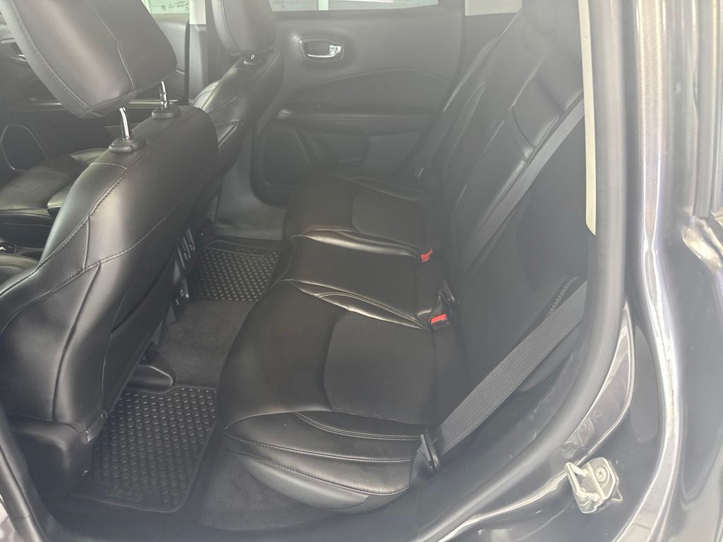Used 2018 Gray Jeep Latitude image 10