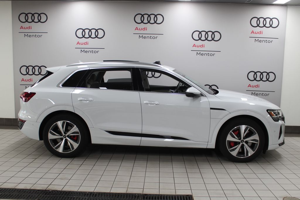 Thumbnail: 2024 Audi Q8 e-tron - 7