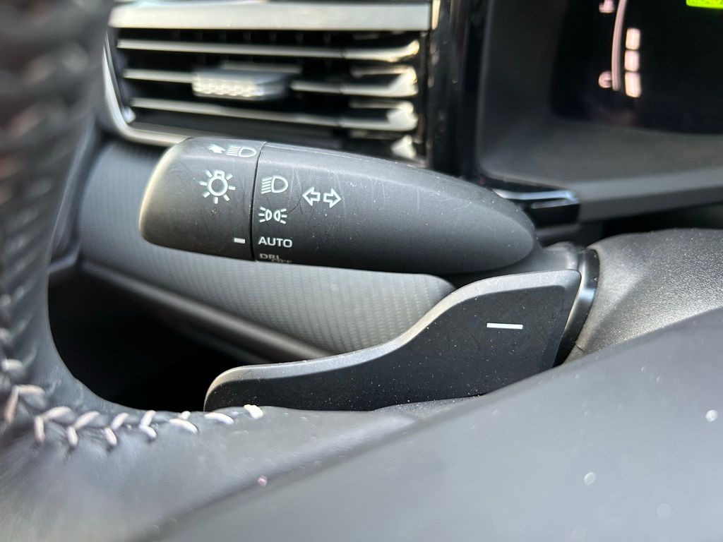 2025 Toyota Camry SE 21
