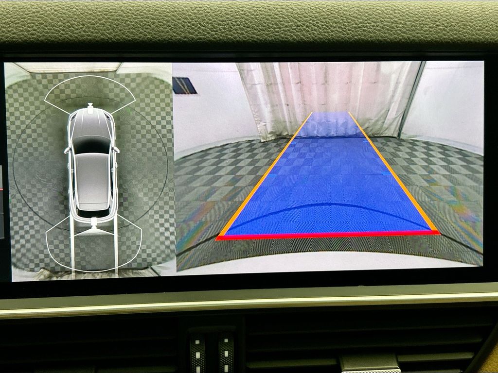 Thumbnail: 2020 Porsche Cayenne - 18