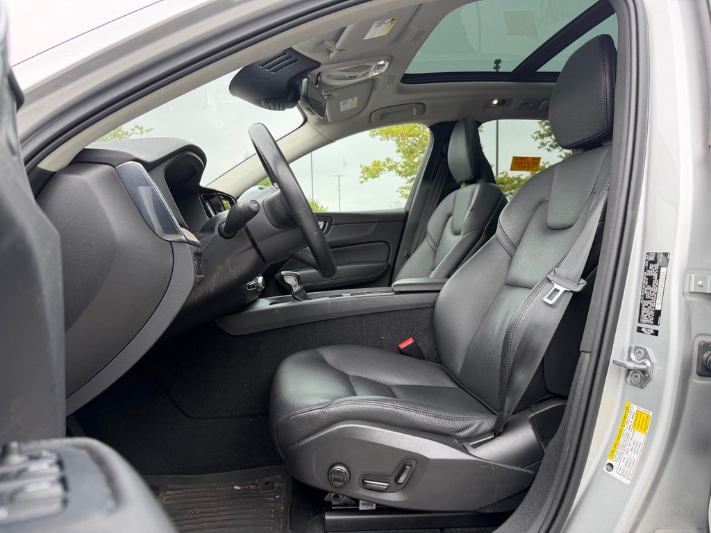 2021 Volvo XC60 T5 Momentum