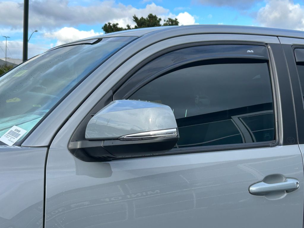 Thumbnail: 2020 Toyota Tacoma - 10