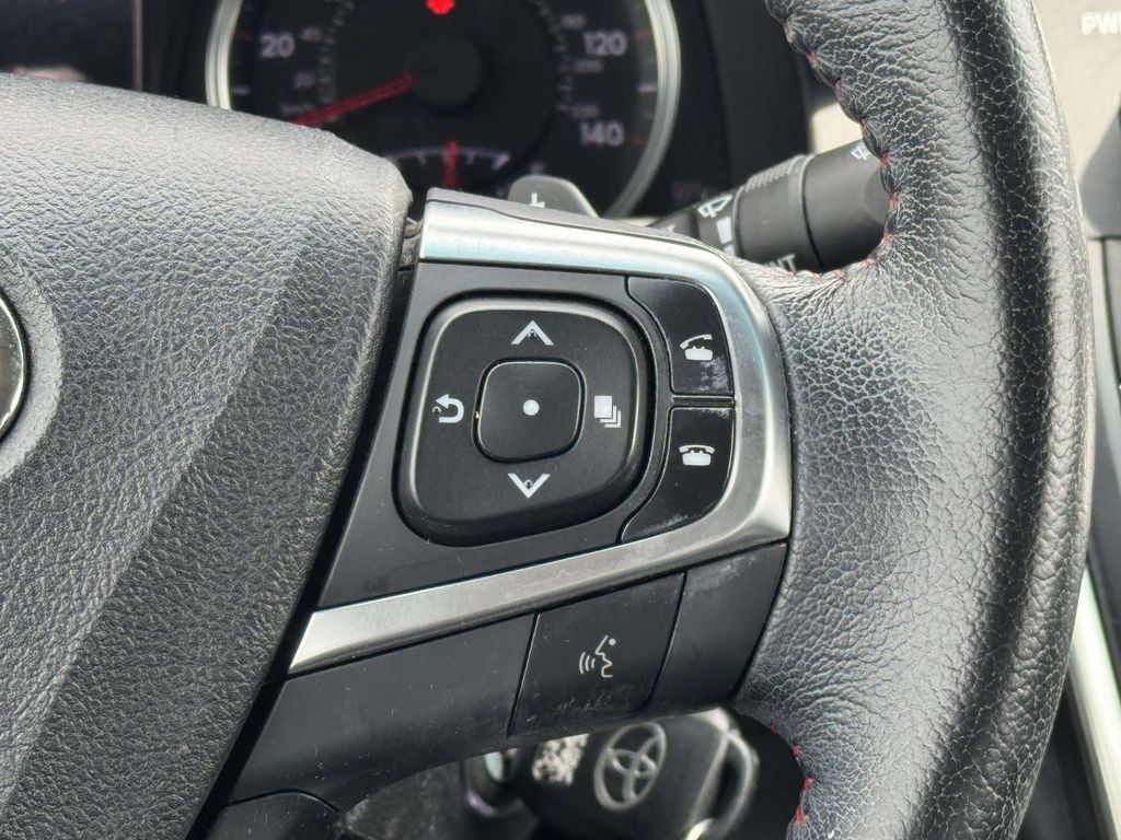 Used 2015 White Toyota SE image 21