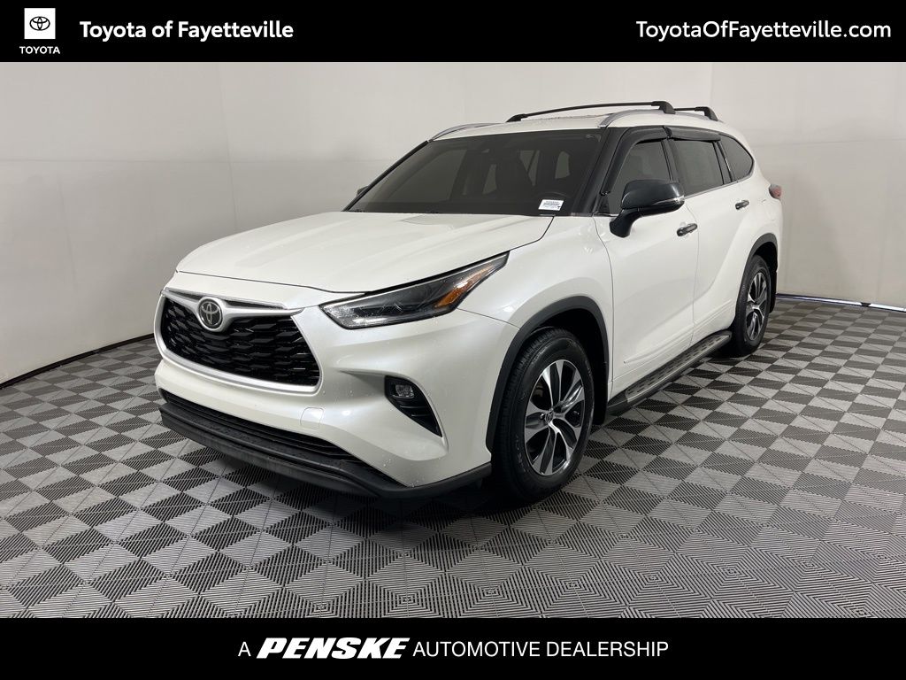 2021 Toyota Highlander XLE -
                Fayetteville, AR