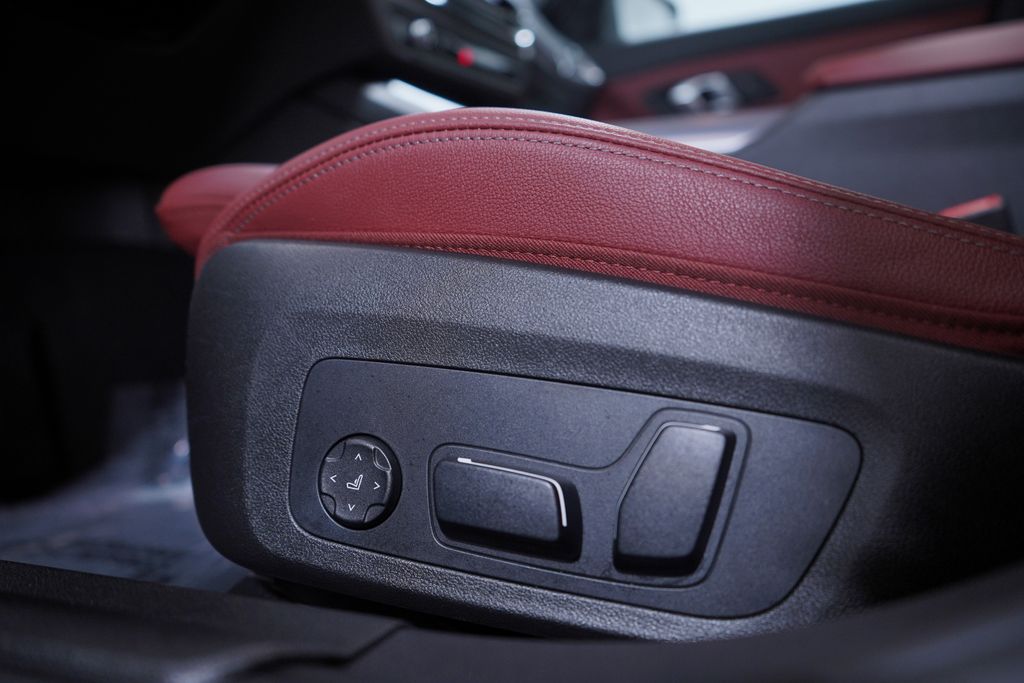 Thumbnail: 2025 BMW 3 Series - 18