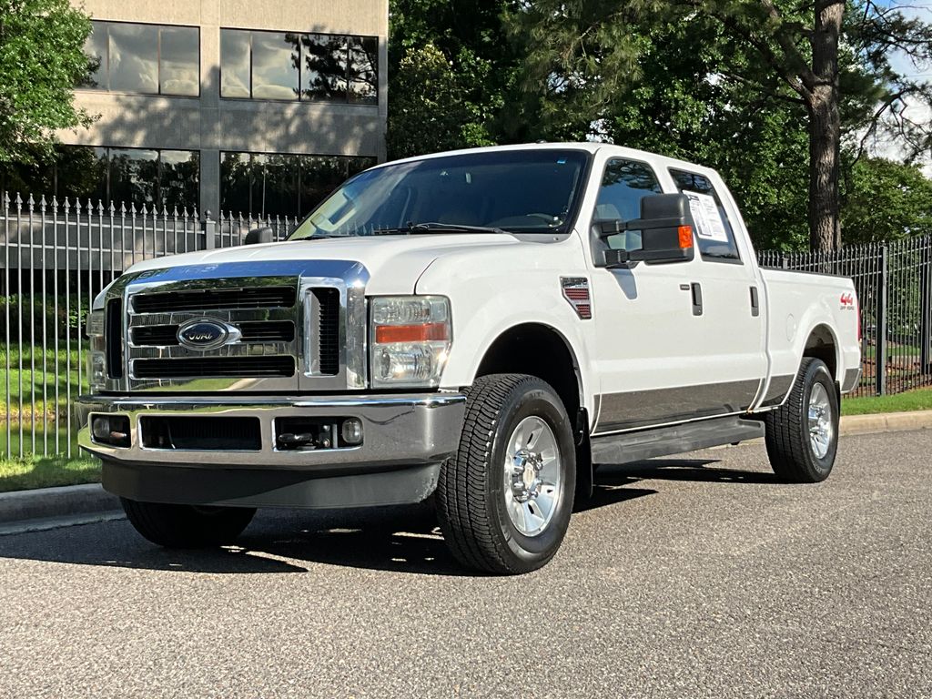 White 2008 Ford F-250 Super Duty Lariat Crew Cab 4WD Pickup Truck Four-Wheel Drive 5-Speed Automatic Overdrive