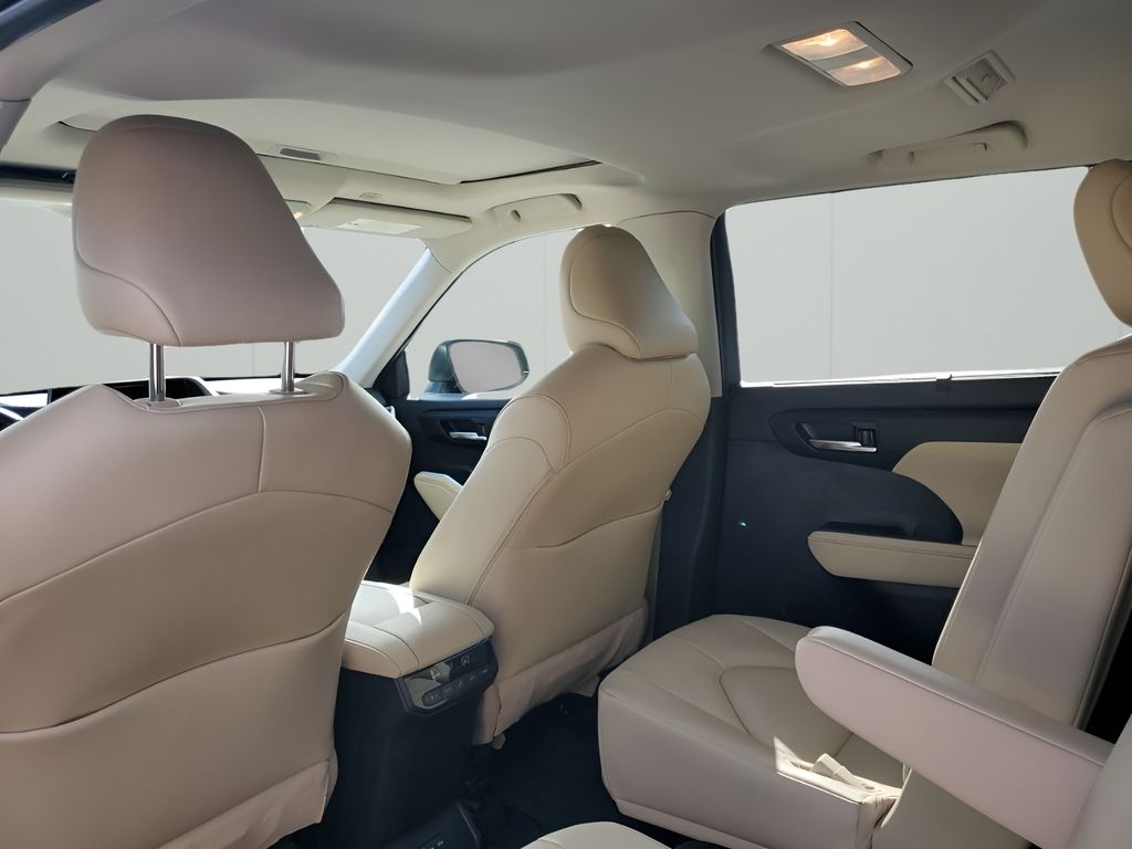 Used Car 2023 Toyota Highlander  Limited For Sale Under $40,000 In Austin, Texas