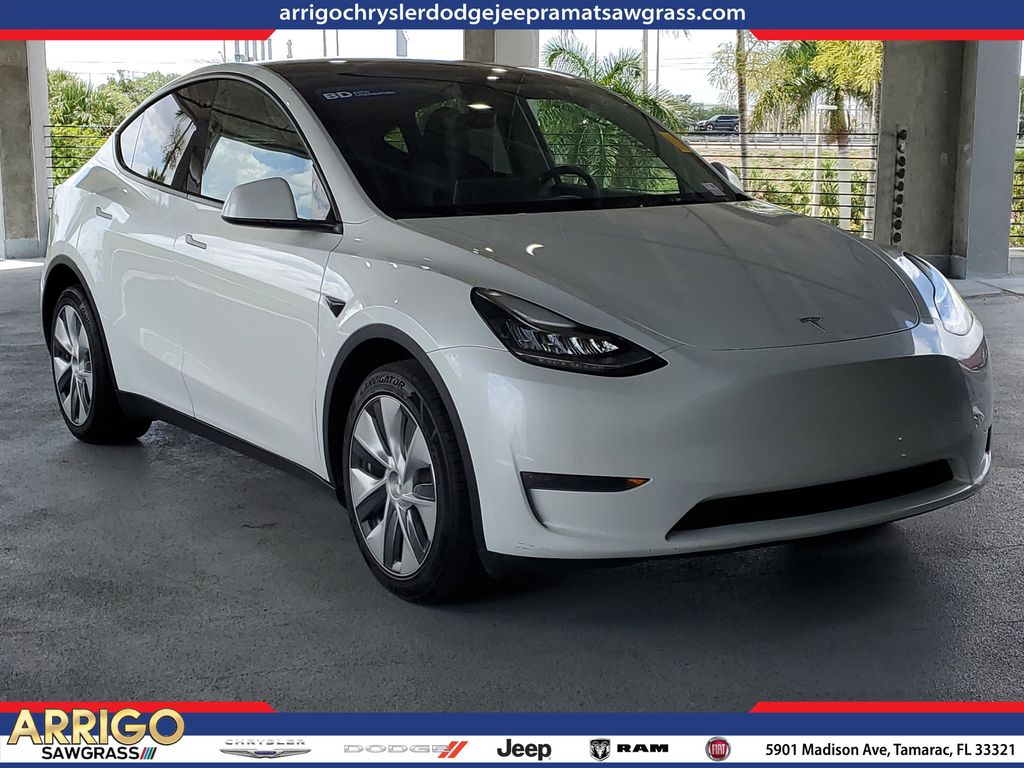 2023 Tesla Model Y media 1