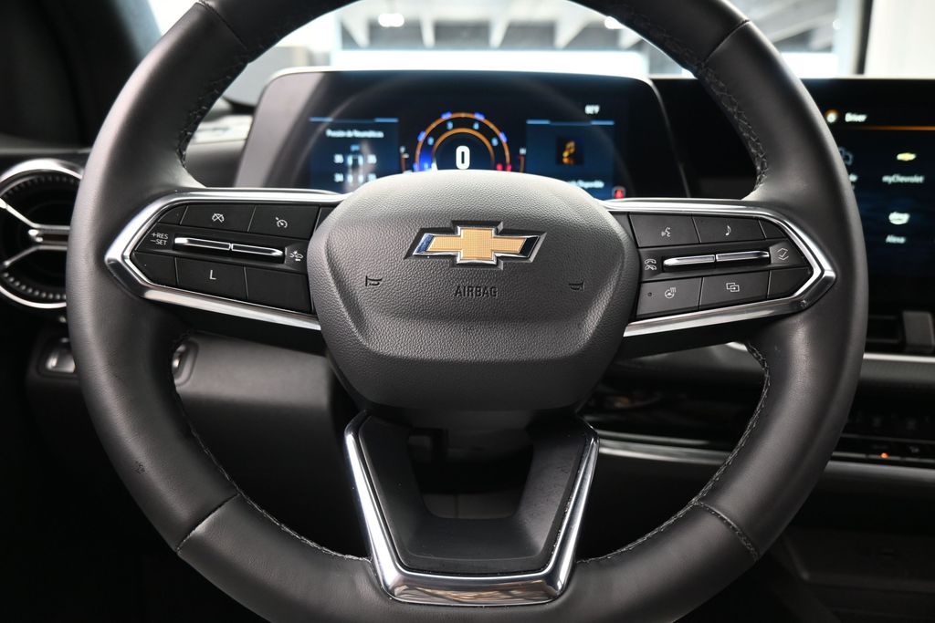 Used 2025 Sterling Gray Metallic Chevrolet LT image 21