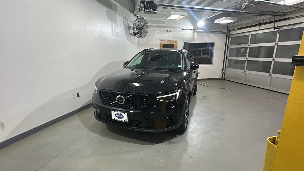 2026 Volvo XC40 B5 Plus AWD