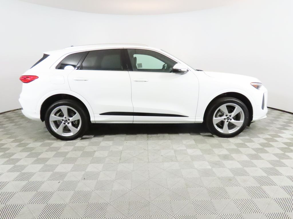 Thumbnail: 2025 Audi Q5 - 6