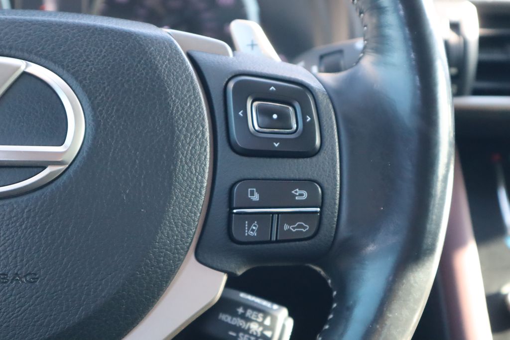 Thumbnail: 2017 Lexus IS - 12