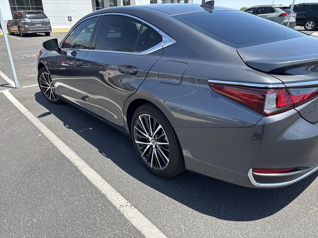 Thumbnail: 2024 Lexus ES - 4