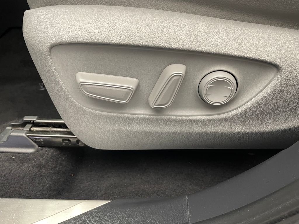 Thumbnail: 2021 Toyota Highlander - 13