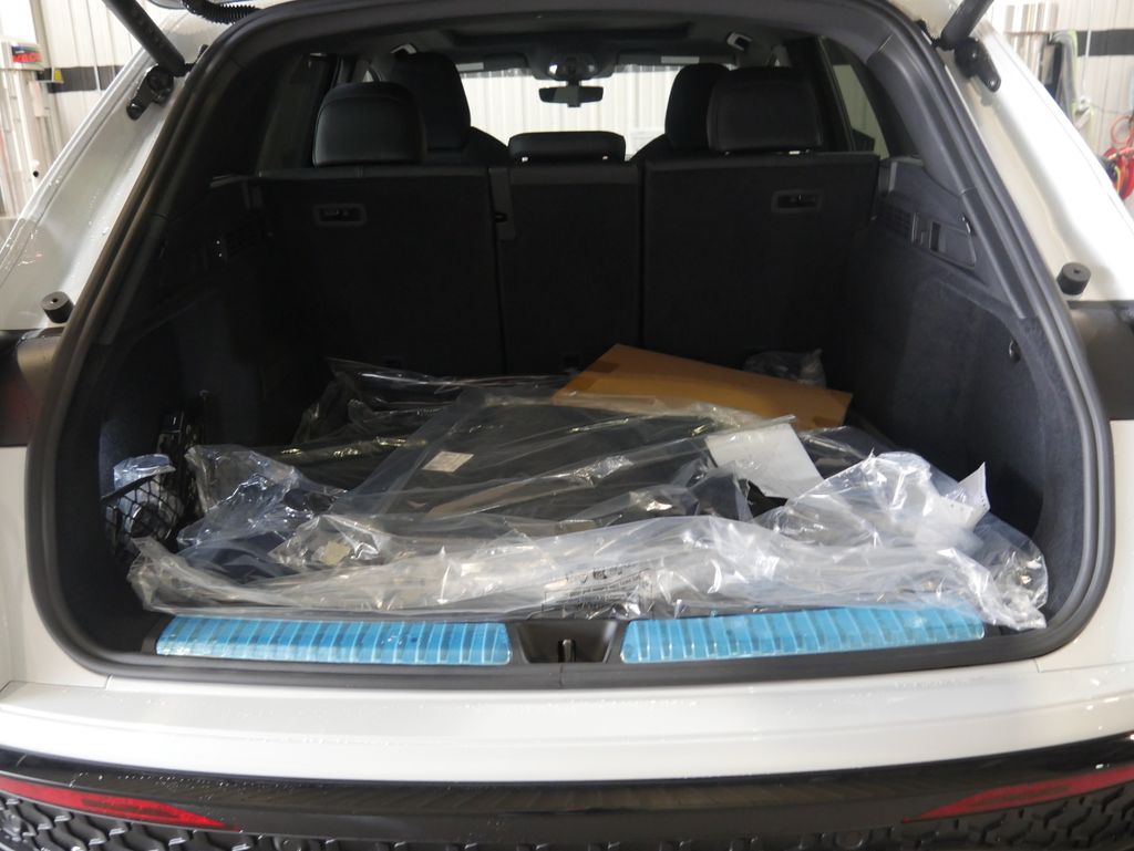 Thumbnail: 2026 Audi SQ5 - 19