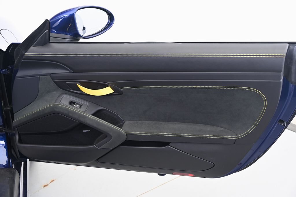 2022 Porsche   27