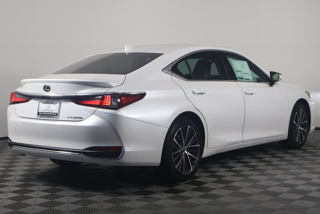 2025 Lexus ES Hybrid 300h Luxury 2