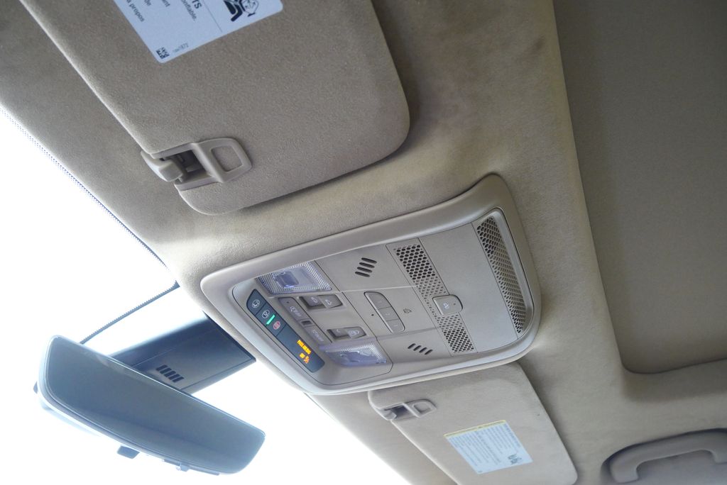 Thumbnail: 2024 Cadillac XT6 - 26