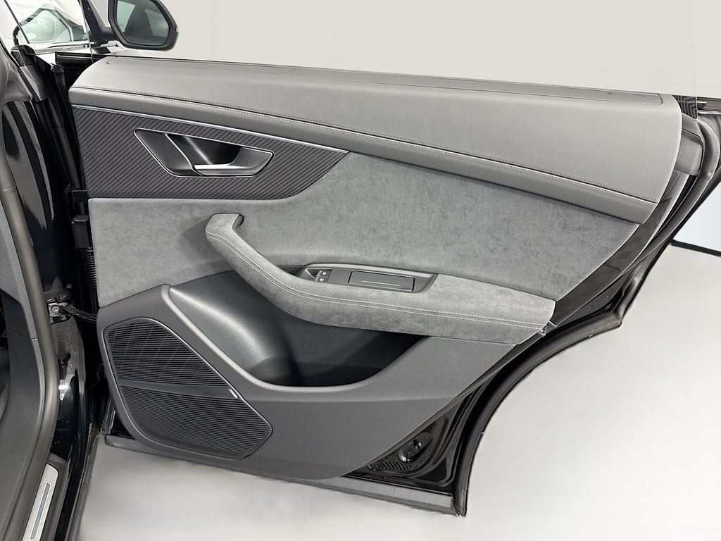 Thumbnail: 2026 Audi RS Q8 - 27