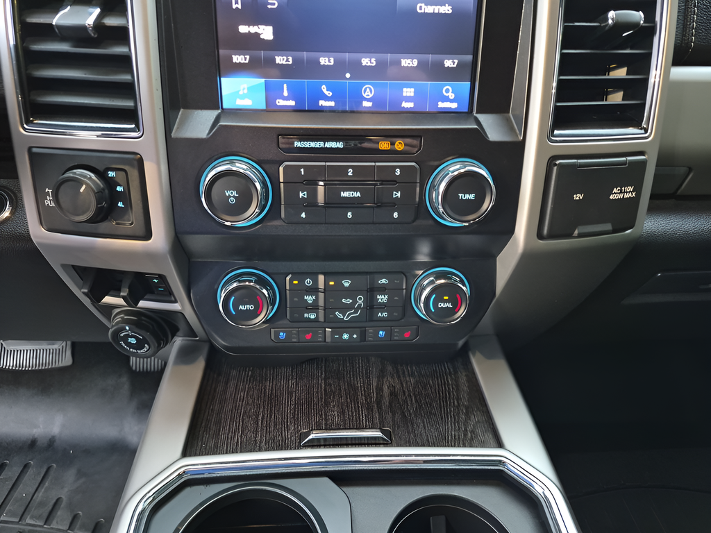 Used 2020 Silver Ford Lariat image 33