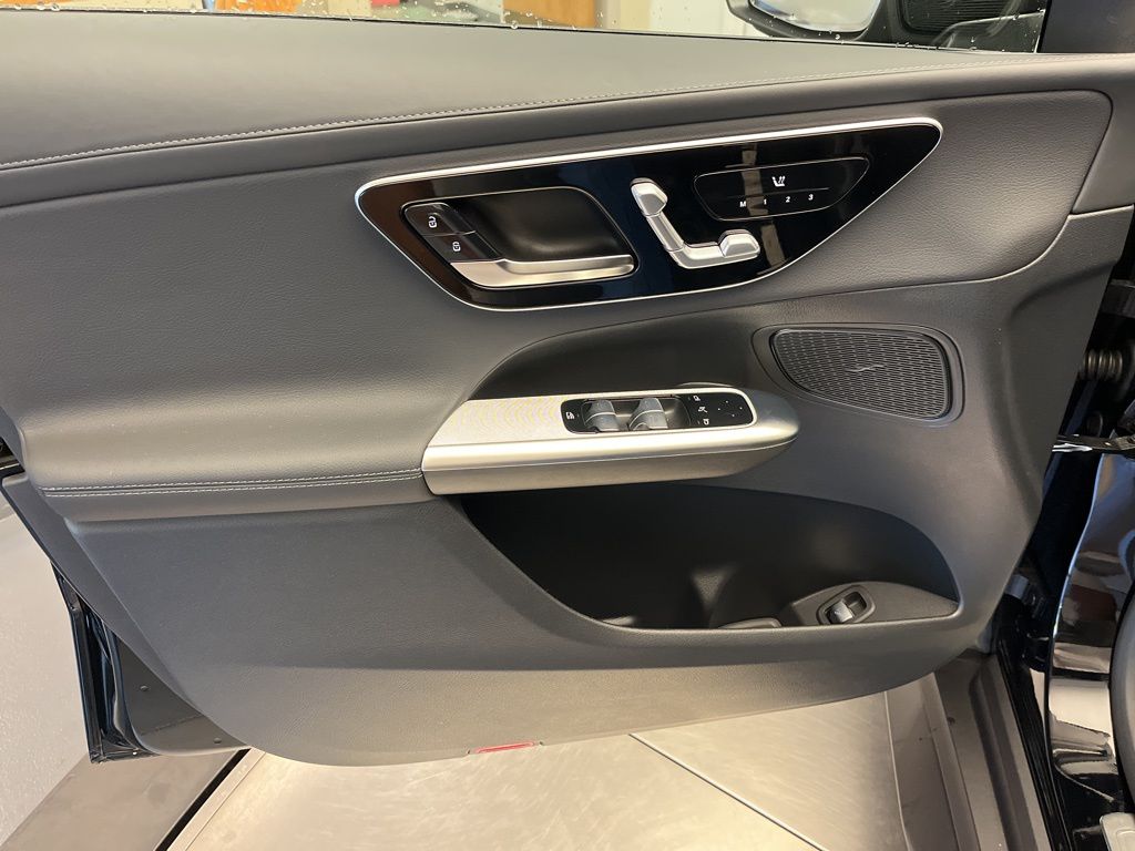 Thumbnail: 2026 Mercedes-Benz GLC - 11